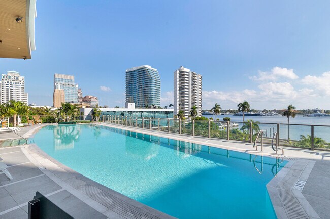 Building Photo - 1333 S Flagler Dr