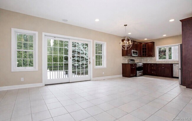 Building Photo - 423 English Pl