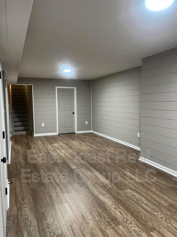 Building Photo - 18061 Crampton Ln