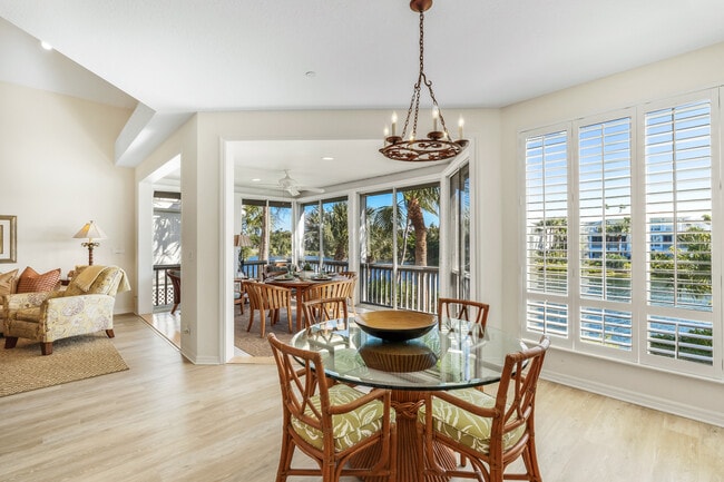 Building Photo - 777 Beach View Dr