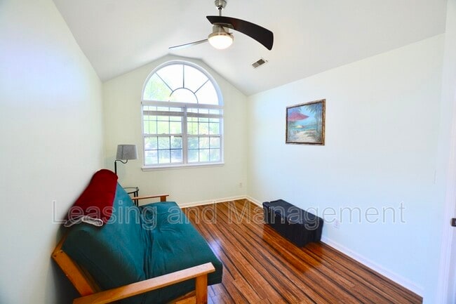 Building Photo - 813 Harbor Pl Dr
