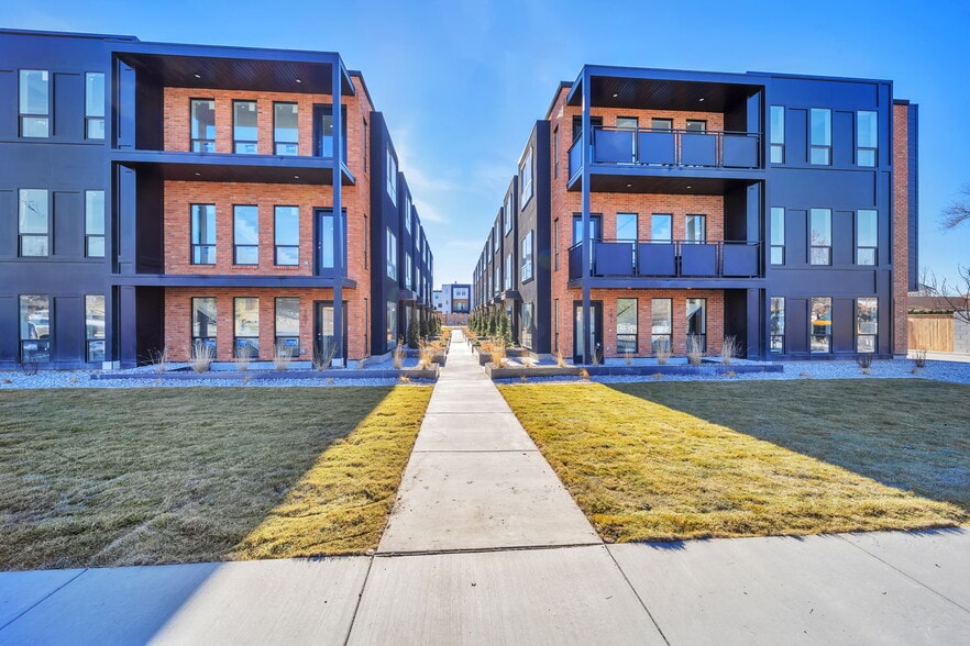 Building Photo - 884 E Rowley Dr