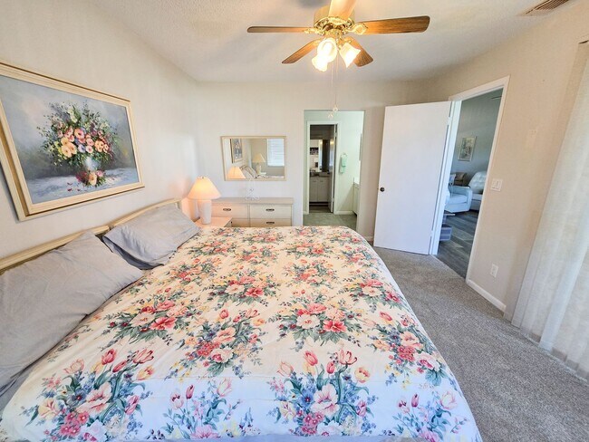 Building Photo - 2/2 Condo in Golf Lake Villas -North Fort ...