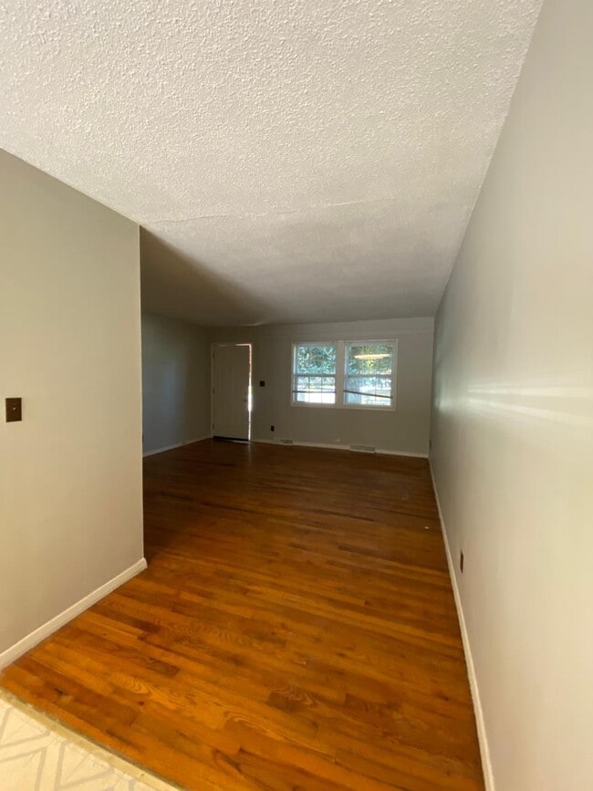 Building Photo - 521 Blendwood Dr