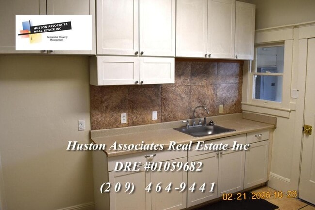 Building Photo - 845 N Lincoln St