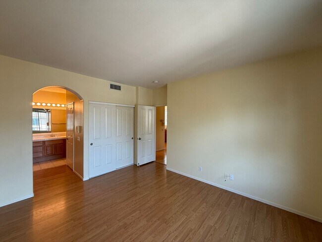 Building Photo - Comfortable 2BD/2BA Townhome in Carmel Mountain Ranch with Community Pool, Attached Garage & In-U...