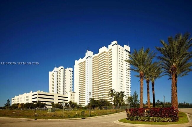 Building Photo - 15051 Royal Oaks Ln