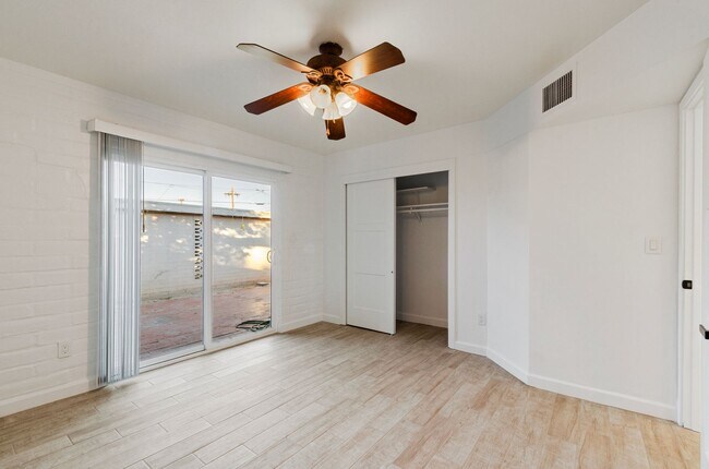 Building Photo - NEWLY REMODELED HOME NEAR TMC MAIN CAMPUS!