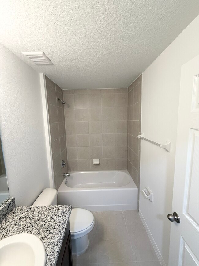 Building Photo - 2 Whee Pl