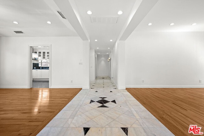 Building Photo - 500 Smithwood Dr