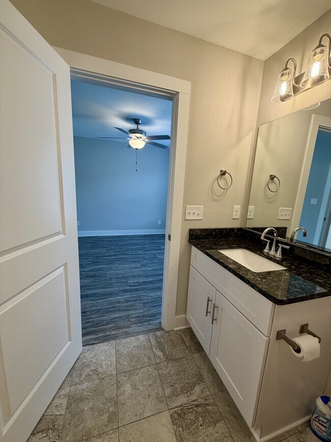 Building Photo - 52 Cuddington Ln