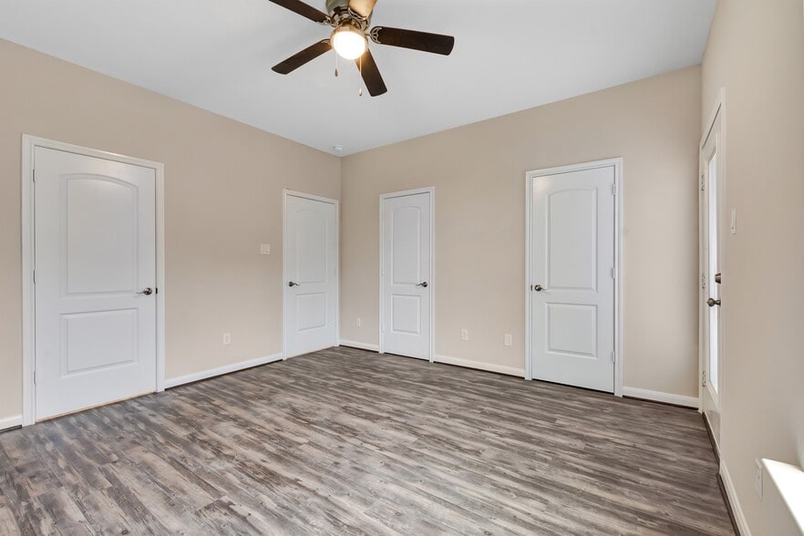 Building Photo - 21 Latham