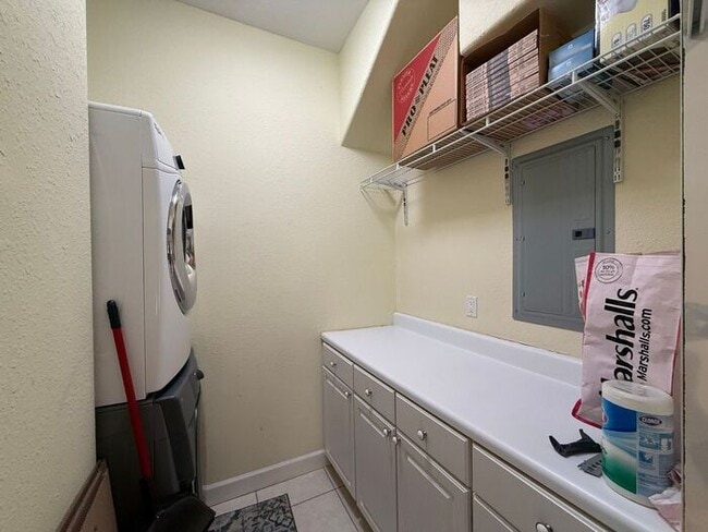 Building Photo - Pensacola Beach - 3 bedroom, 4 bathroom - 2nd and 3rd floor balconies with water view