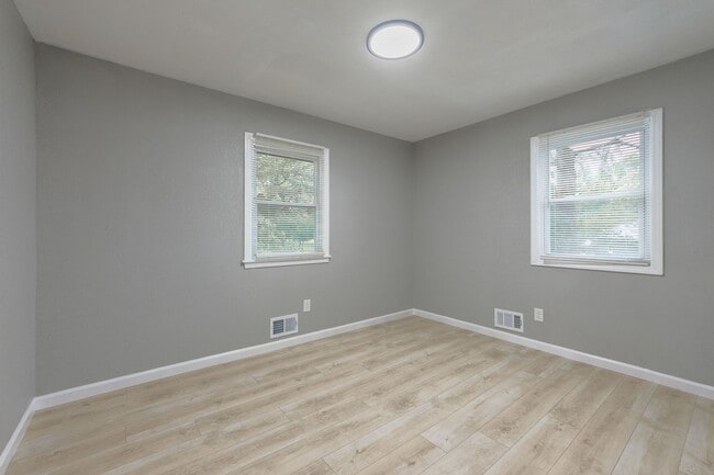 Building Photo - Spacious 4-Bed / 2-Bath Home – Grandview, MO