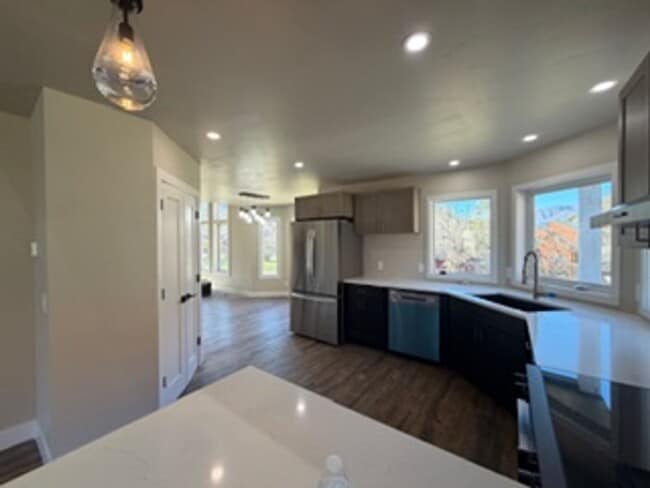 Building Photo - Spacious 4-Bed + Loft, 2.5-Bath Home with Stunning Mountain Views