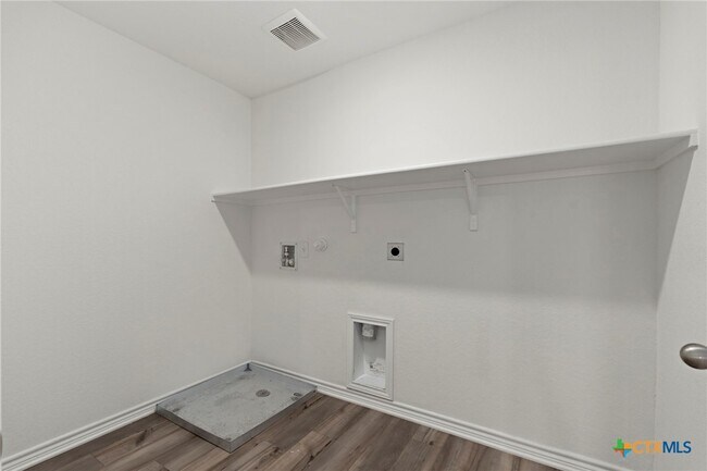 Building Photo - 5012 Arrow Vis