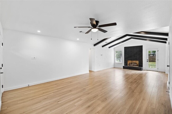 Building Photo - 2207 Southern Oaks Dr