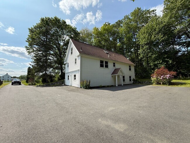 Building Photo - 17 N Maple St