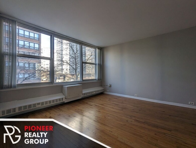 Building Photo - 5650 N Sheridan Rd