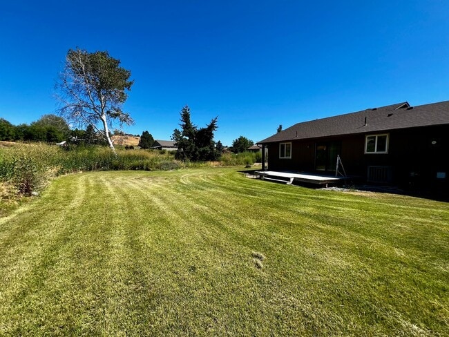 Building Photo - Non-Refundable & Security Deposit Total: $...