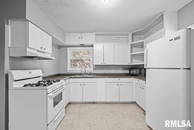 Building Photo - 2215 17th St