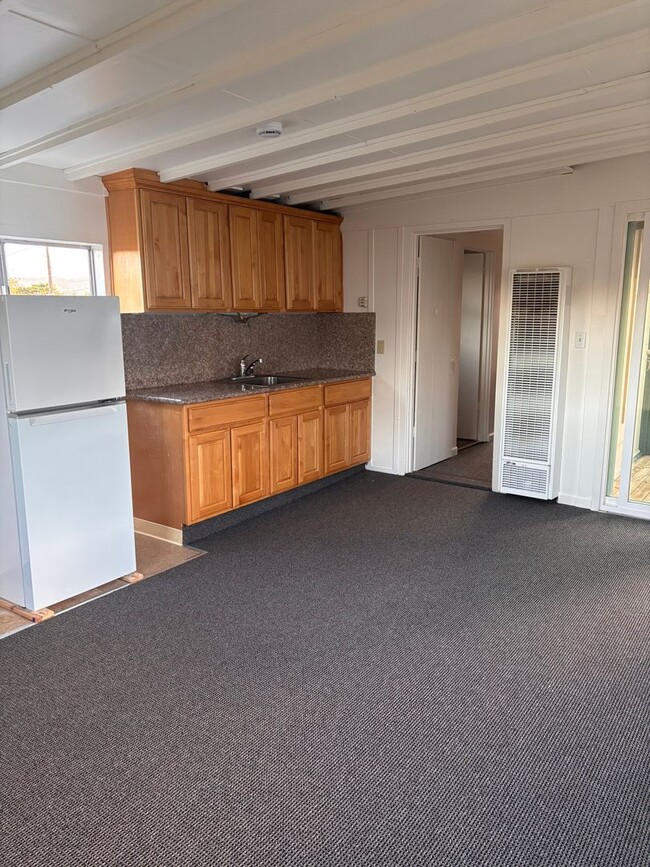 Building Photo - 1 bed/1 bath Studio/Apartment In Monterey - Very close to DLI & NPS