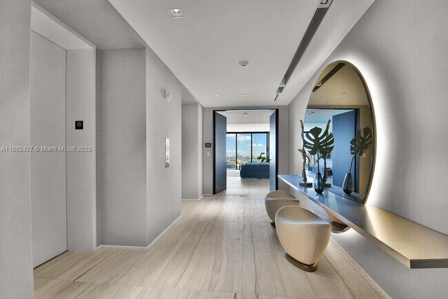 Primary Photo - 1000 Biscayne Blvd