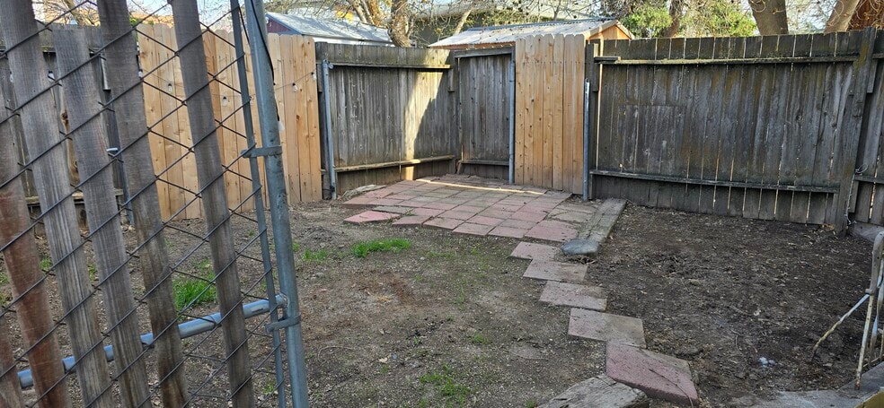 Building Photo - 1057 S 900 E