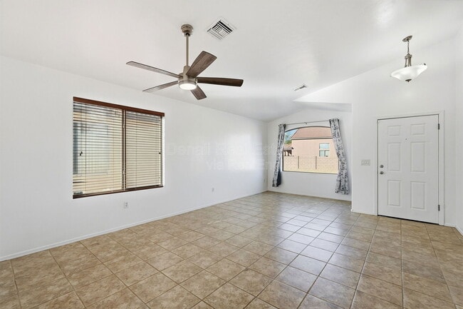 Building Photo - 7159 S Providence Dr