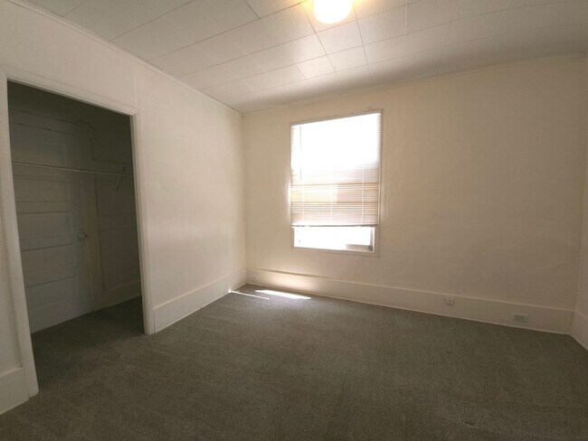 Building Photo - 2645-2647-2647 Pine St