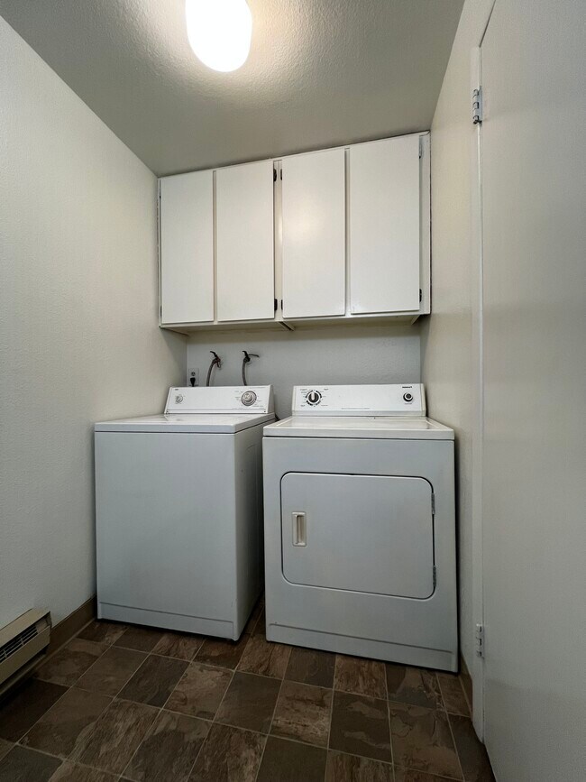 Washer/Dryer - 477 White Cloud Dr