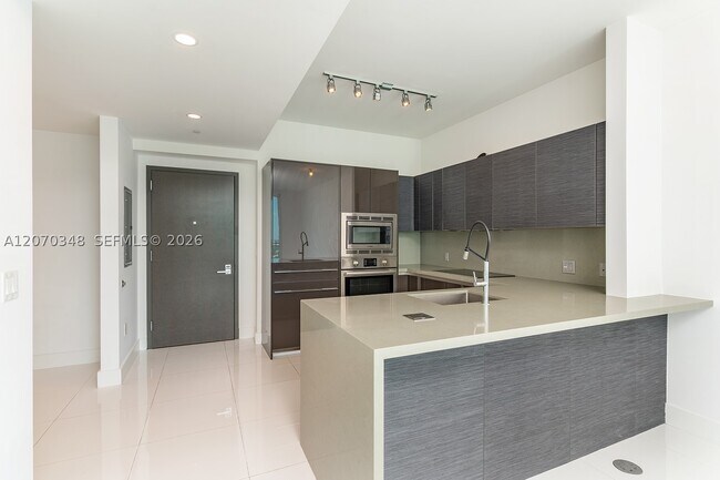 Building Photo - 1080 Brickell Ave