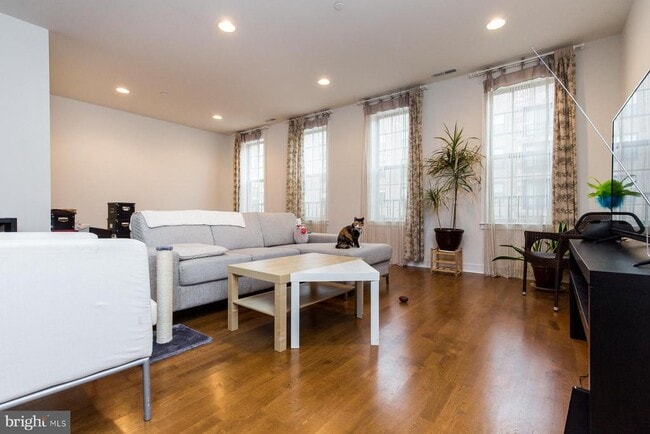 Building Photo - 207 Brinley Ct