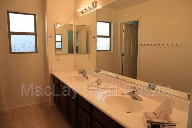 Building Photo - 35161 N Bandolier Dr