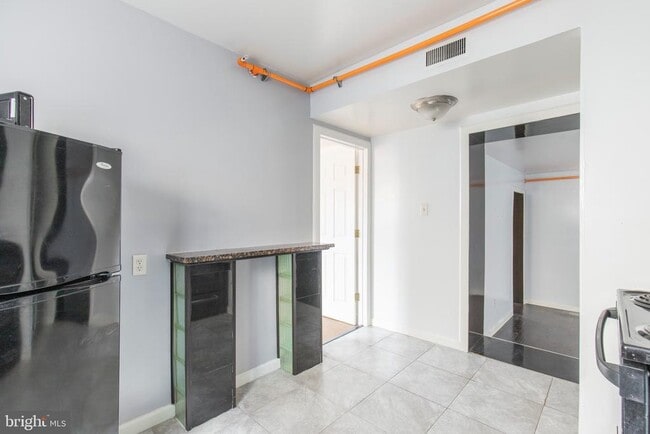 Building Photo - 507 W Girard Ave