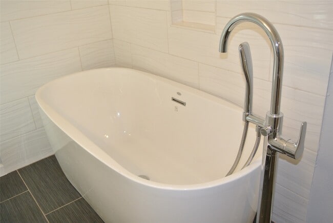 Building Photo - 7911 Greenbush St