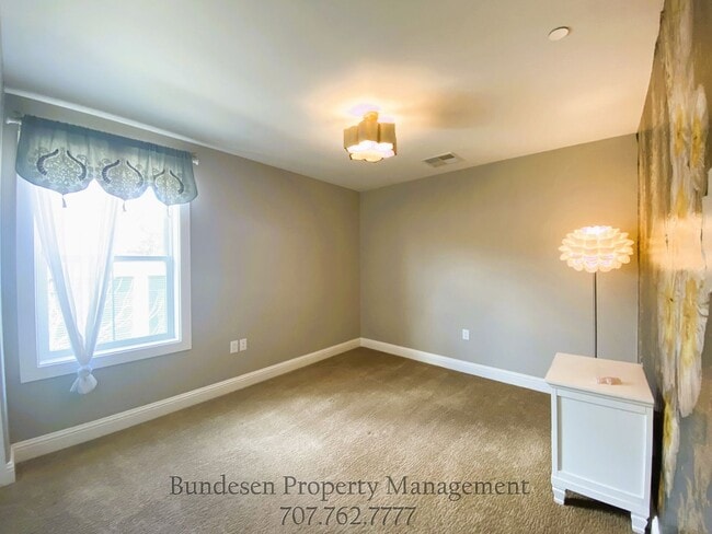 Building Photo - 1581 Cali Ln