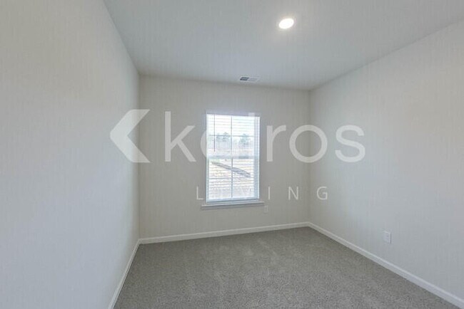 Building Photo - 2253 Banyon Cir