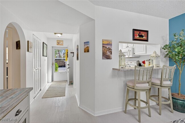 Building Photo - 705 Augusta Blvd