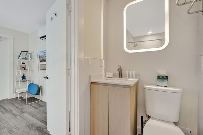 Building Photo - 3020 Seville St