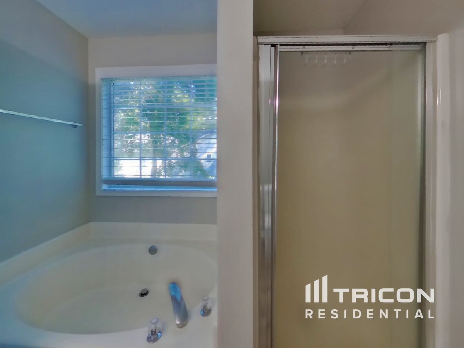 Building Photo - 520 Sarah's Ln