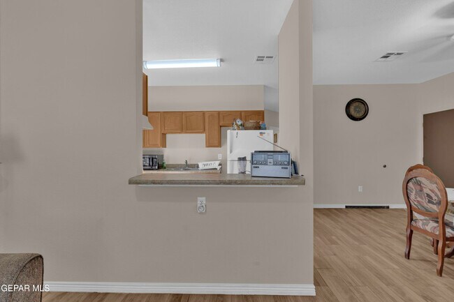 Building Photo - 621 Maravillas St