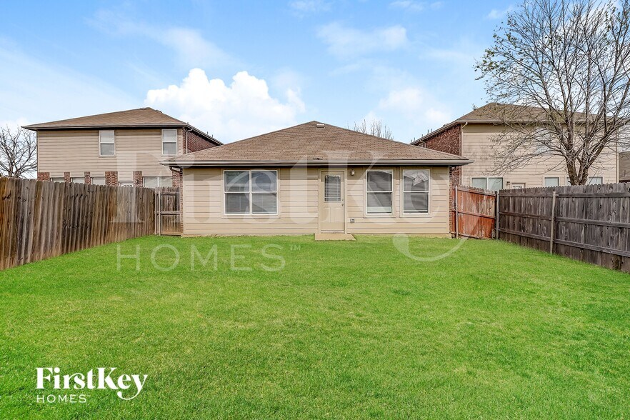 Building Photo - 1405 Silver Maple Ln