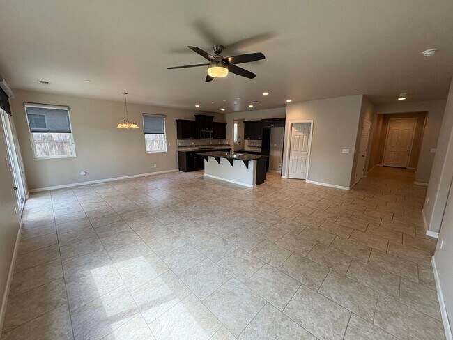 Building Photo - Lovely Clovis home Available Now!