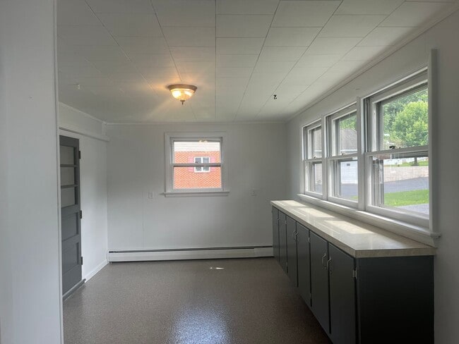 Building Photo - Beautiful 5-Bedroom Home in East Cocalico ...