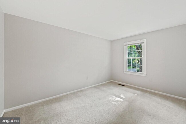 Building Photo - 5847 New England Woods Dr