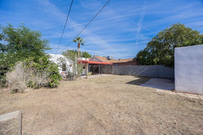 Building Photo - 1617 E Willetta St