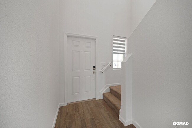 Building Photo - Spacious 5BR House in Fort Pierce, 5 minut...