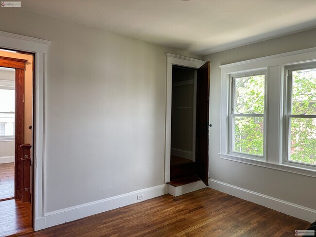 Building Photo - 14 Oakton Ave
