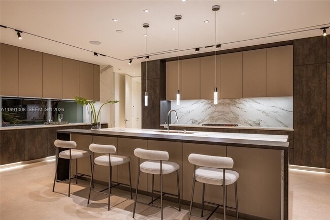 Building Photo - 503 Palm Dr